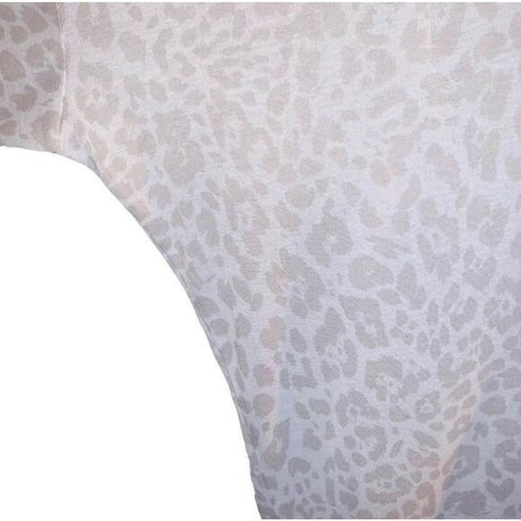Light Gray Leopard Cheetah Print V-Neck Top Slouchy Oversized Fit Size Medium - Picture 5 of 5